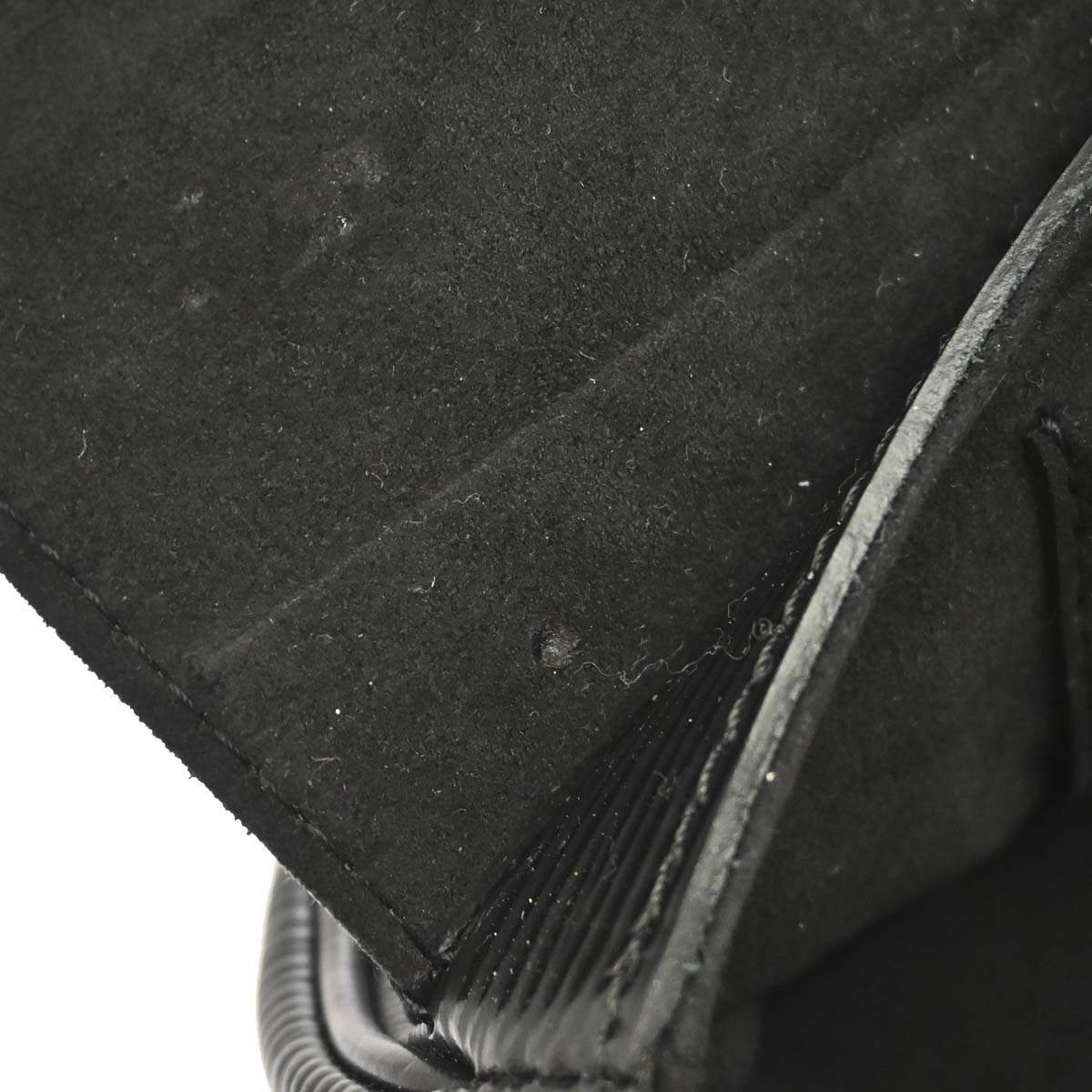 Louis Vuitton 2007 Black Epi Pochette Montaigne Handbag M59292