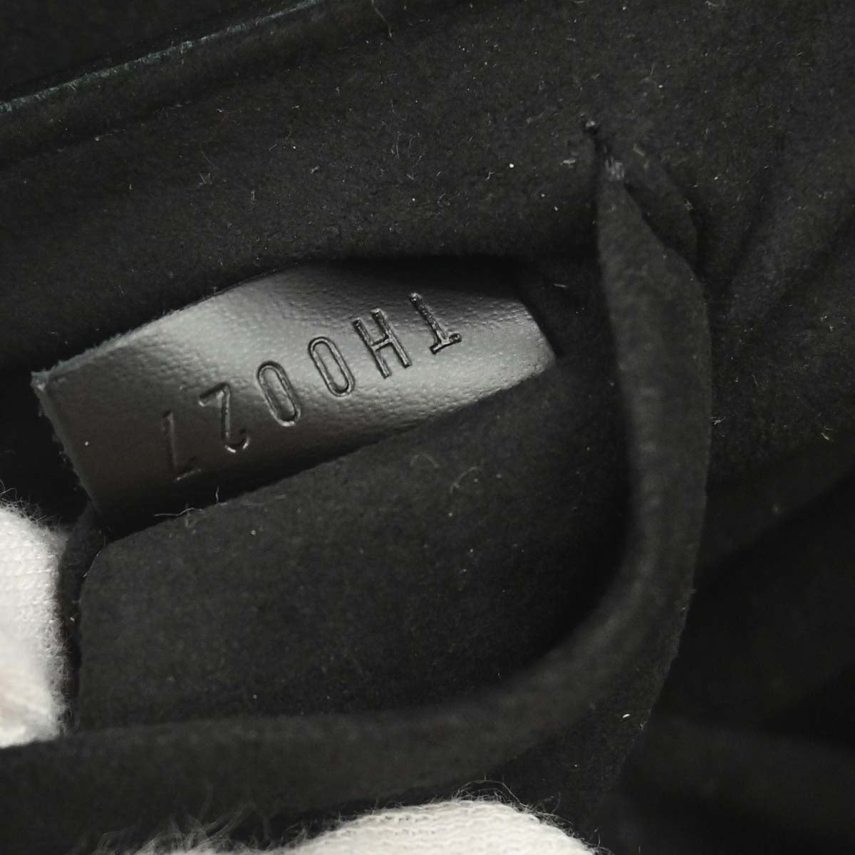Louis Vuitton 2007 Black Epi Pochette Montaigne Handbag M59292