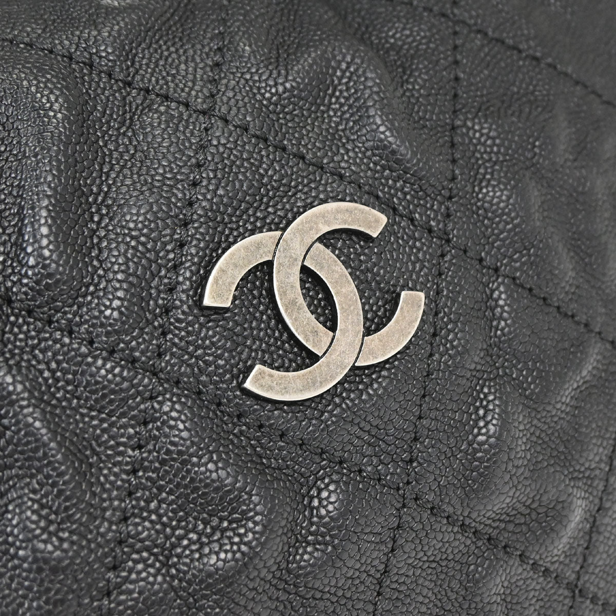 Chanel 2005-2006 Black Caviar Skin Outdoor Ligne Hobo Handbag