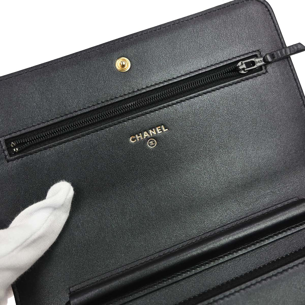 Chanel 2018-2019 Navy Calfskin Velvet Paris-Hamburg Iridescent WOC Shoulder Bag