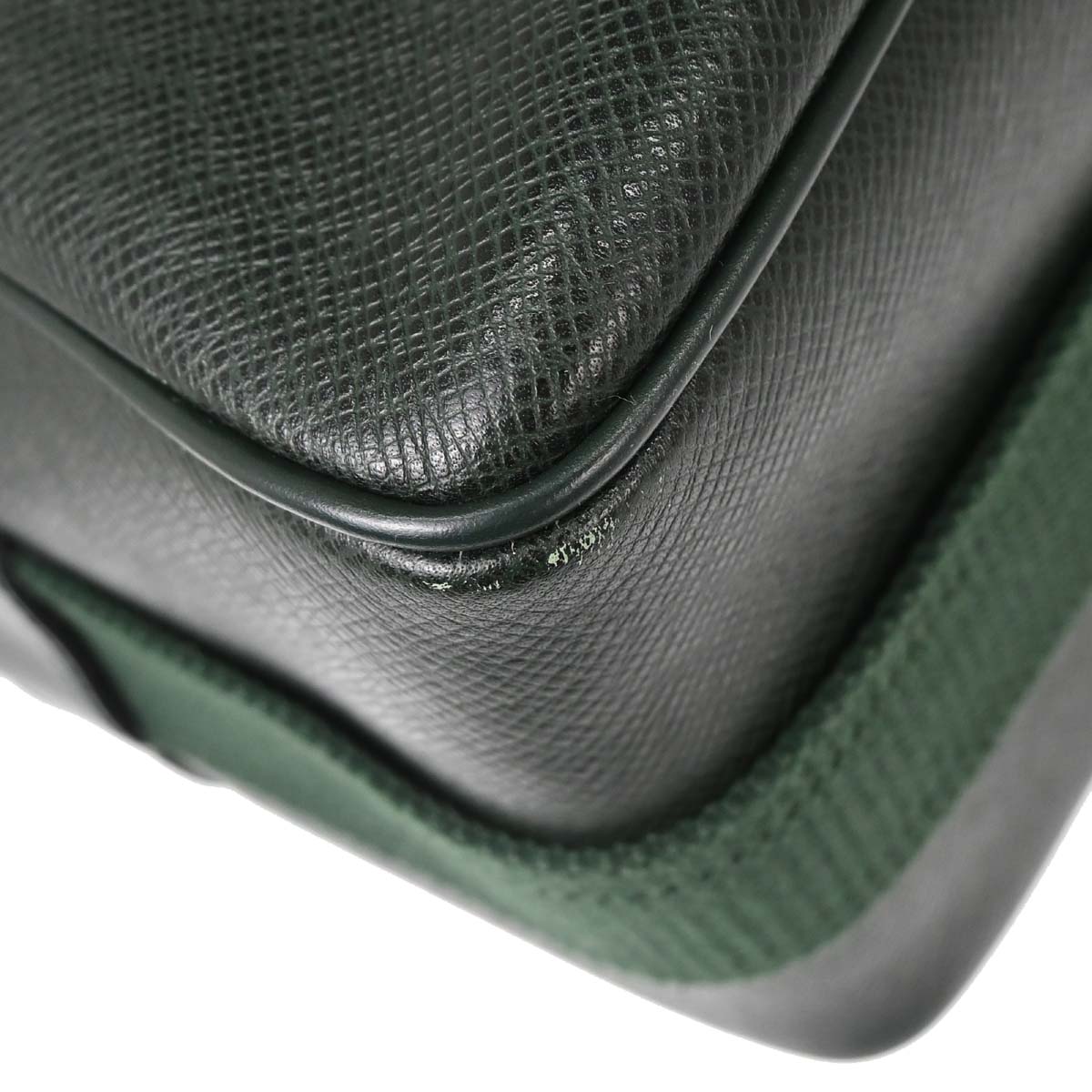 Louis Vuitton Green Taiga Reporter PM Shoulder Bag M30154