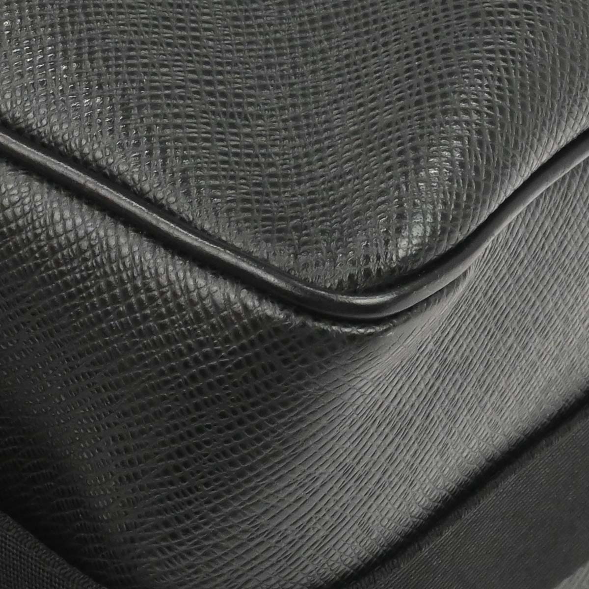 Louis Vuitton Black Taiga Reporter PM Shoulder Bag M30152