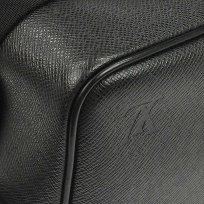 Louis Vuitton Black Taiga Reporter PM Shoulder Bag M30152