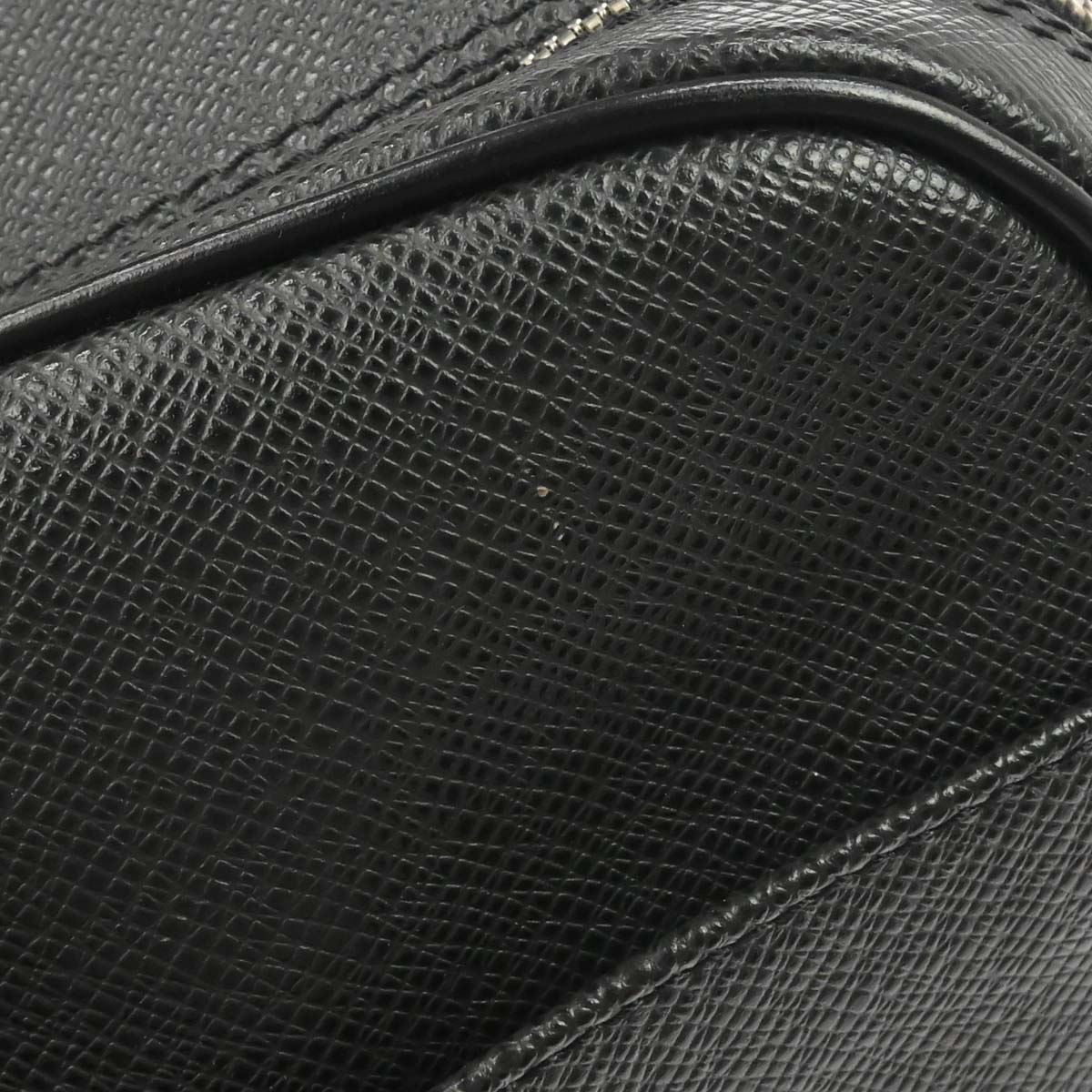 Louis Vuitton Black Taiga Reporter PM Shoulder Bag M30152