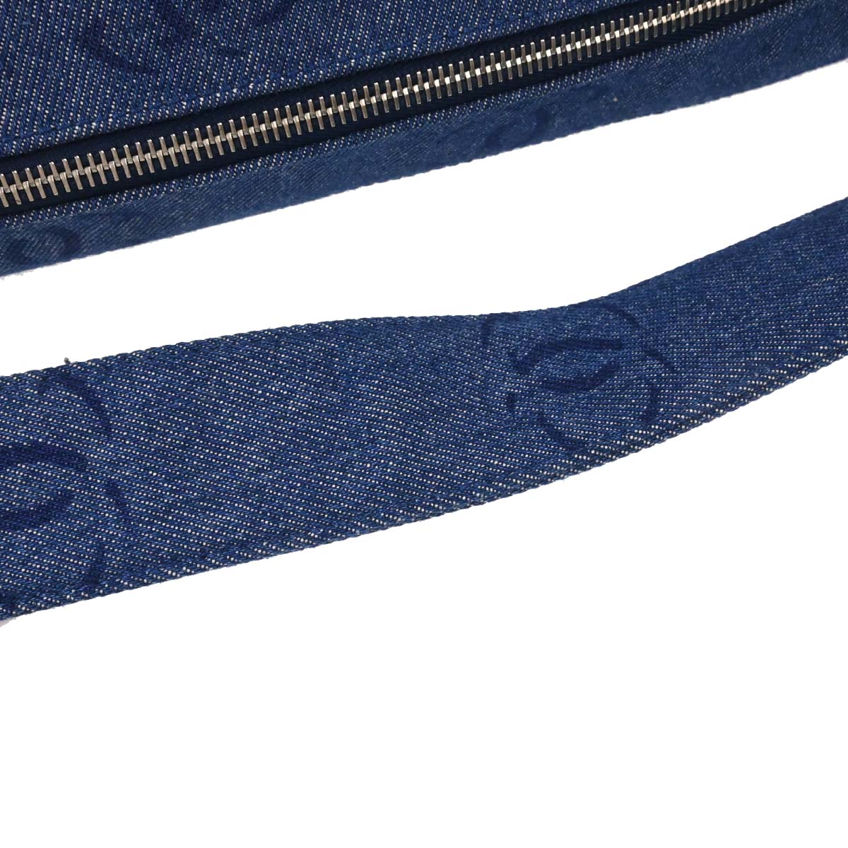 Chanel 2002-2003 Blue Denim Acrylic Chain Shoulder Bag