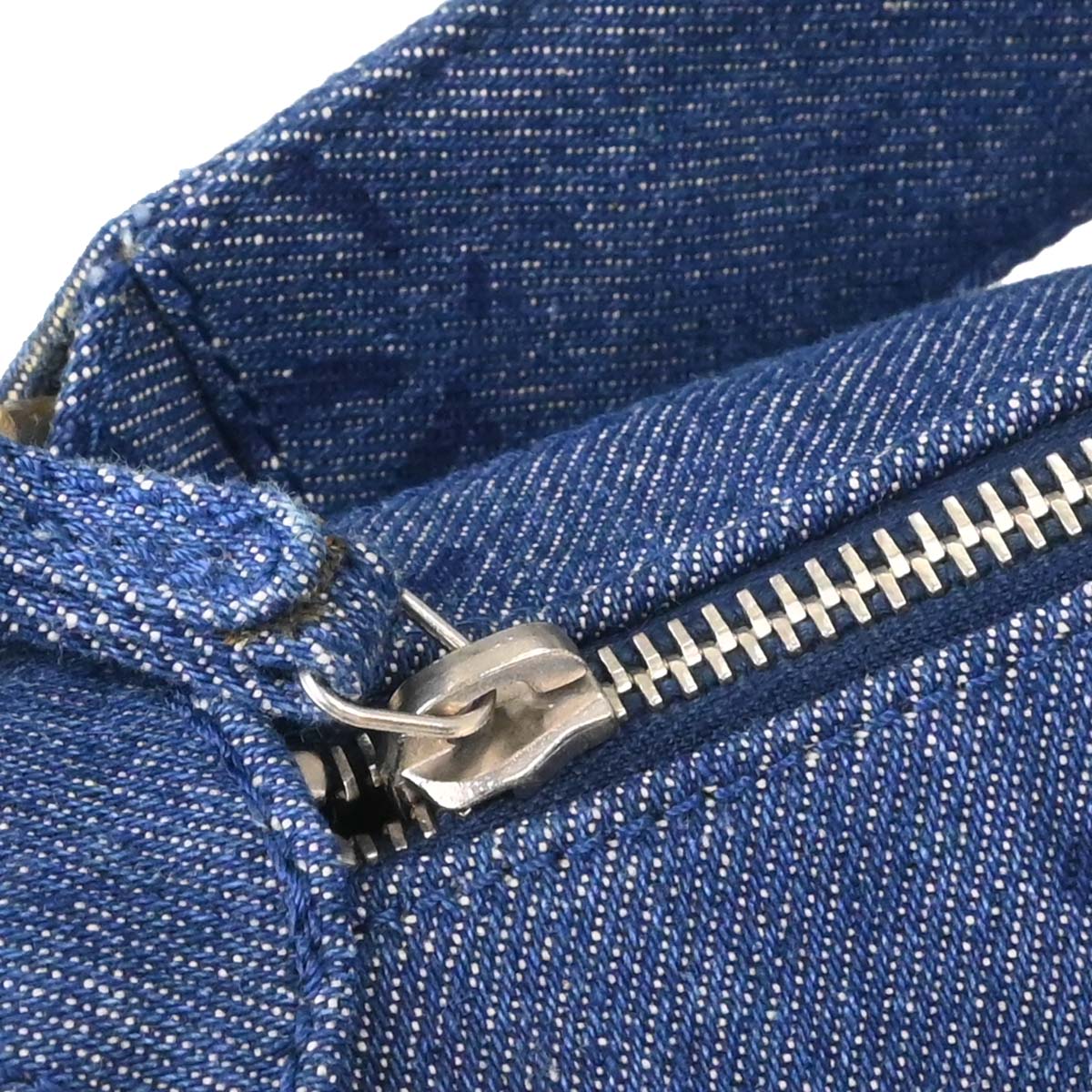 Chanel 2002-2003 Blue Denim Acrylic Chain Shoulder Bag