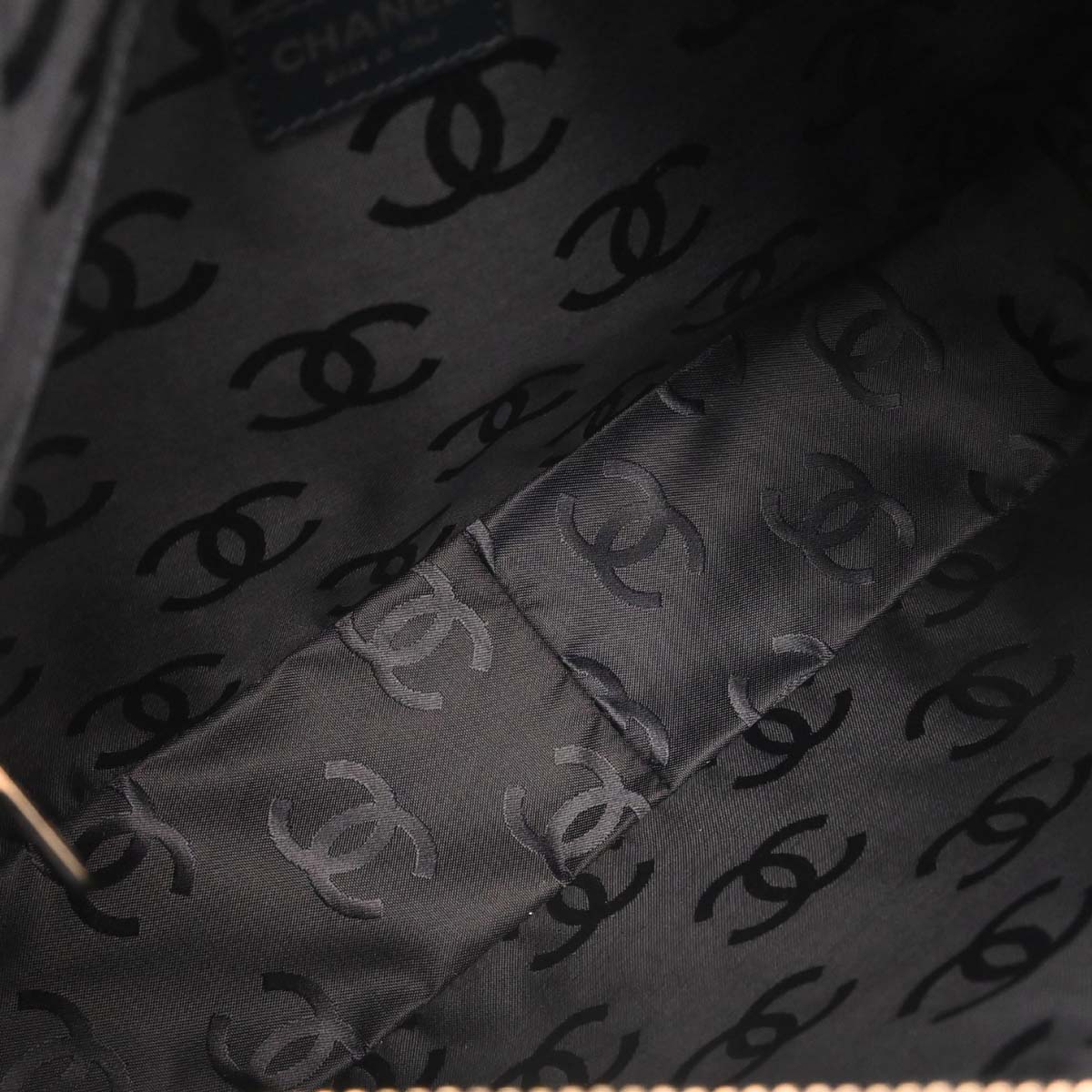 Chanel 2002-2003 Blue Denim Acrylic Chain Shoulder Bag