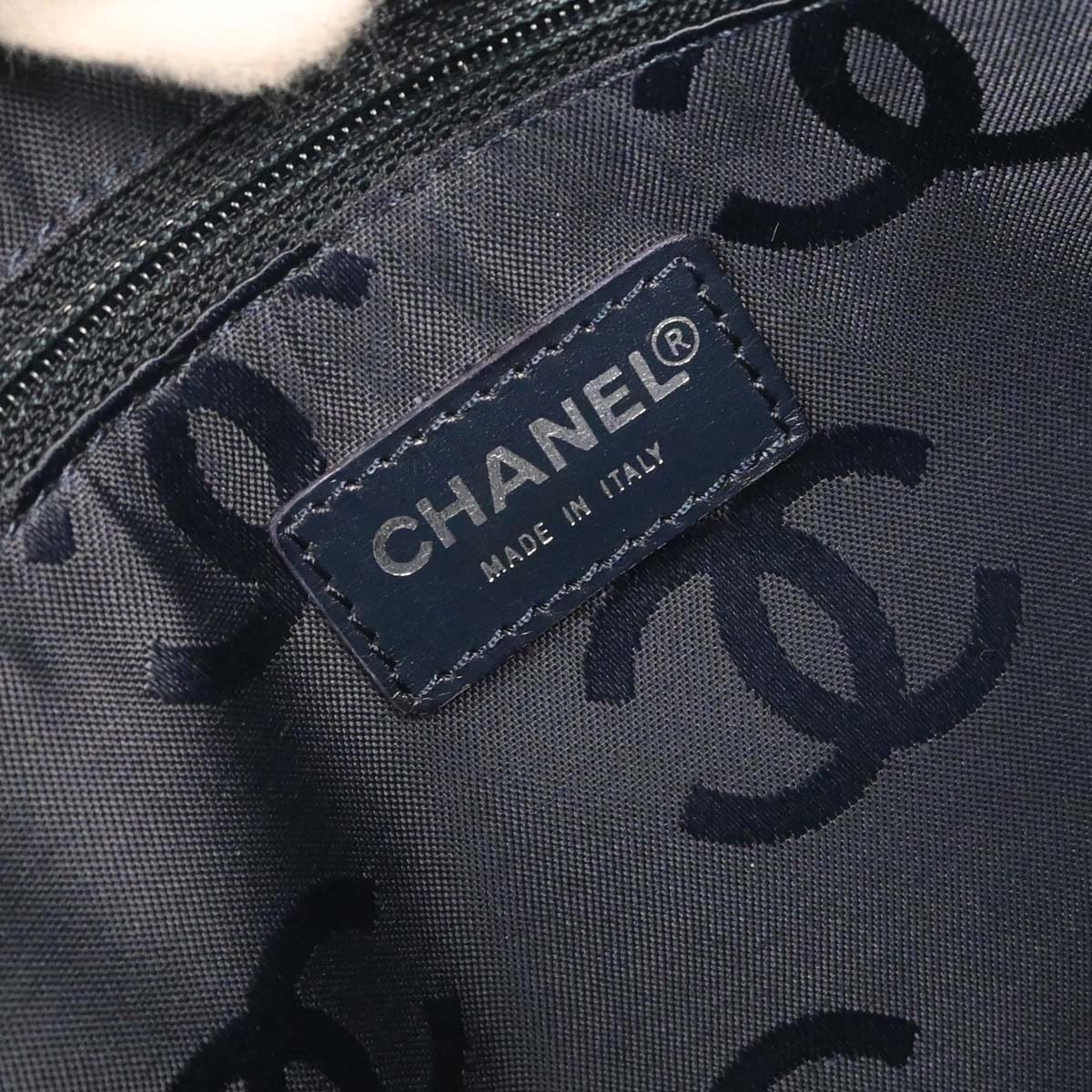 Chanel 2002-2003 Blue Denim Acrylic Chain Shoulder Bag