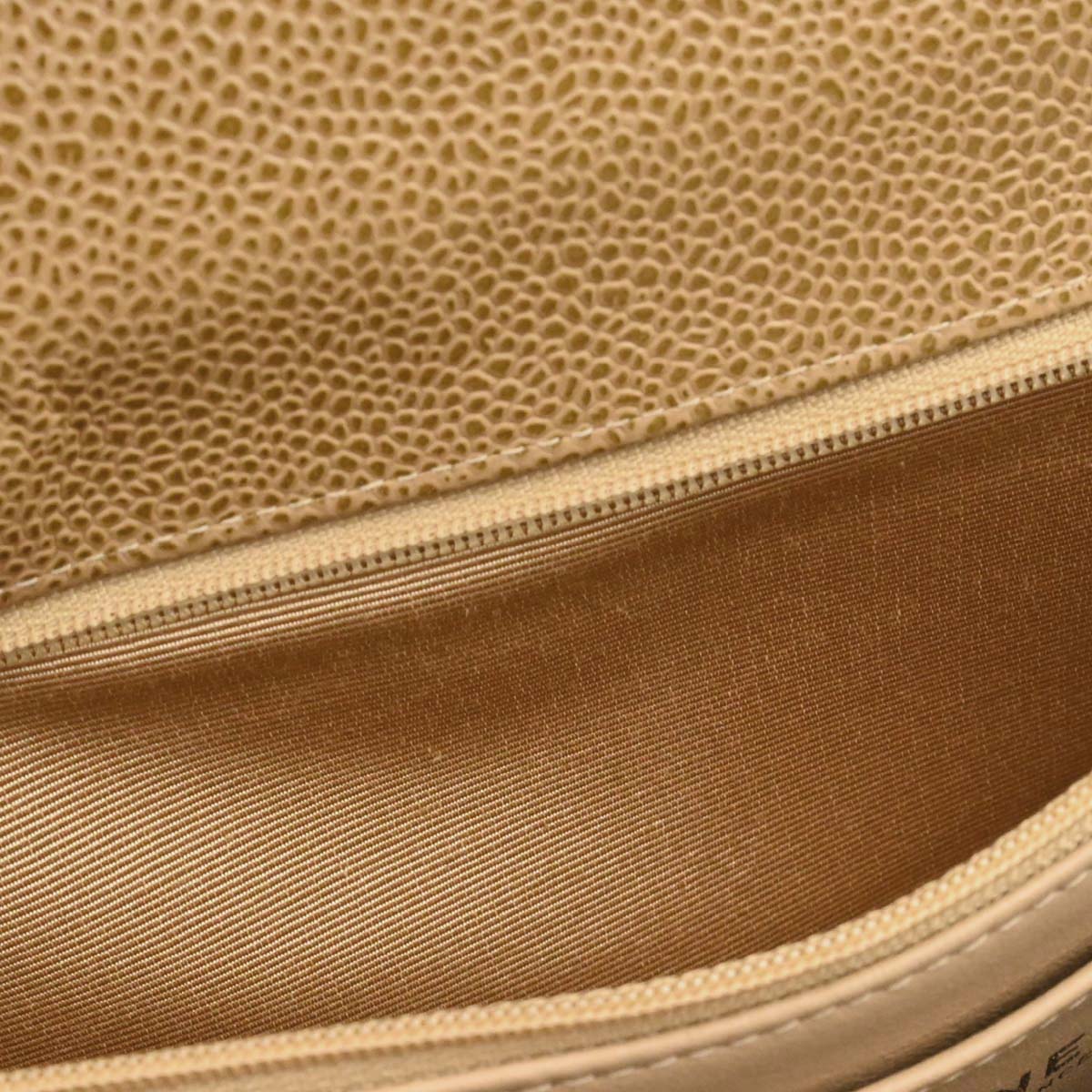 Chanel 2000-2002 Beige Caviar Skin Jumbo Classic Flap Shoulder Bag