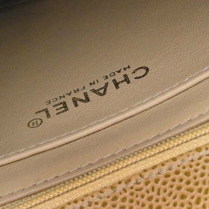 Chanel 2000-2002 Beige Caviar Skin Jumbo Classic Flap Shoulder Bag