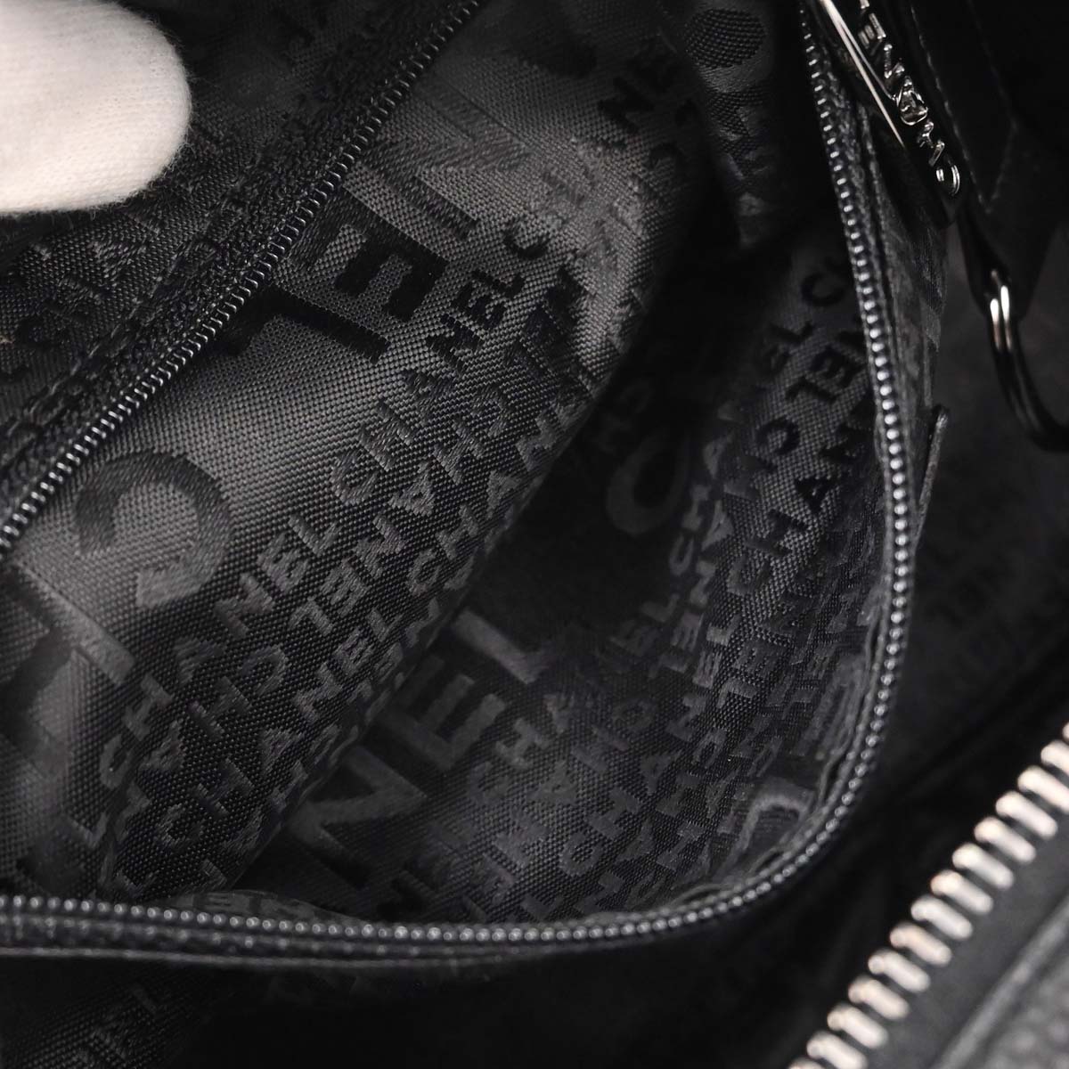 Chanel 2005-2006 Black Caviar Skin Choco Bar Handbag