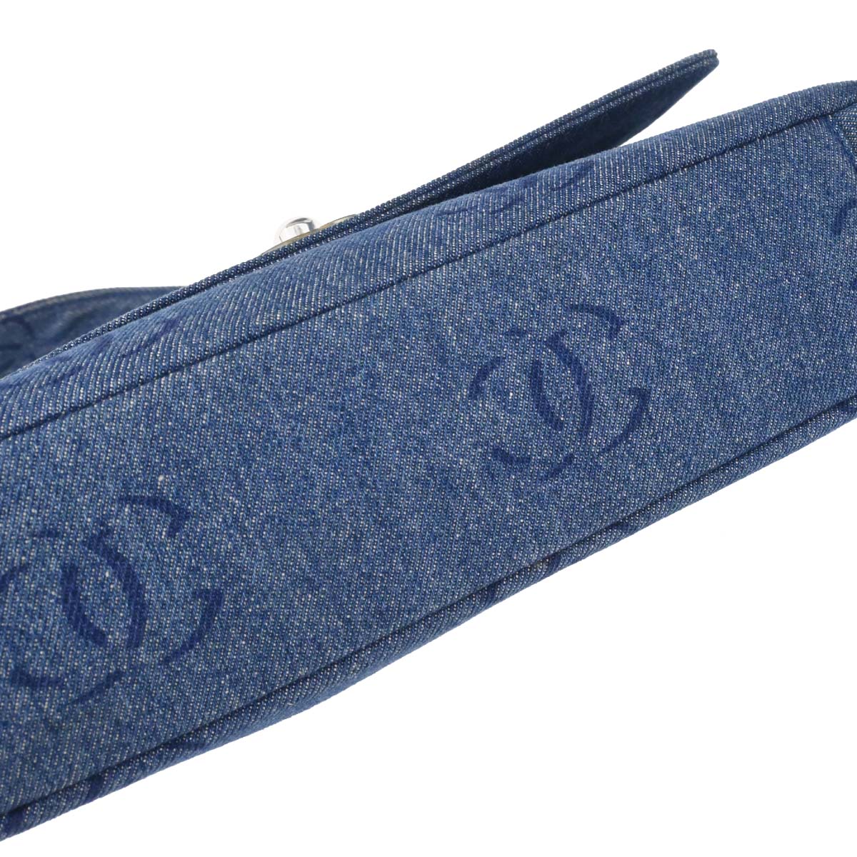 Chanel 2002-2003 Blue Denim Acrylic Chain Straight Flap Shoulder Bag