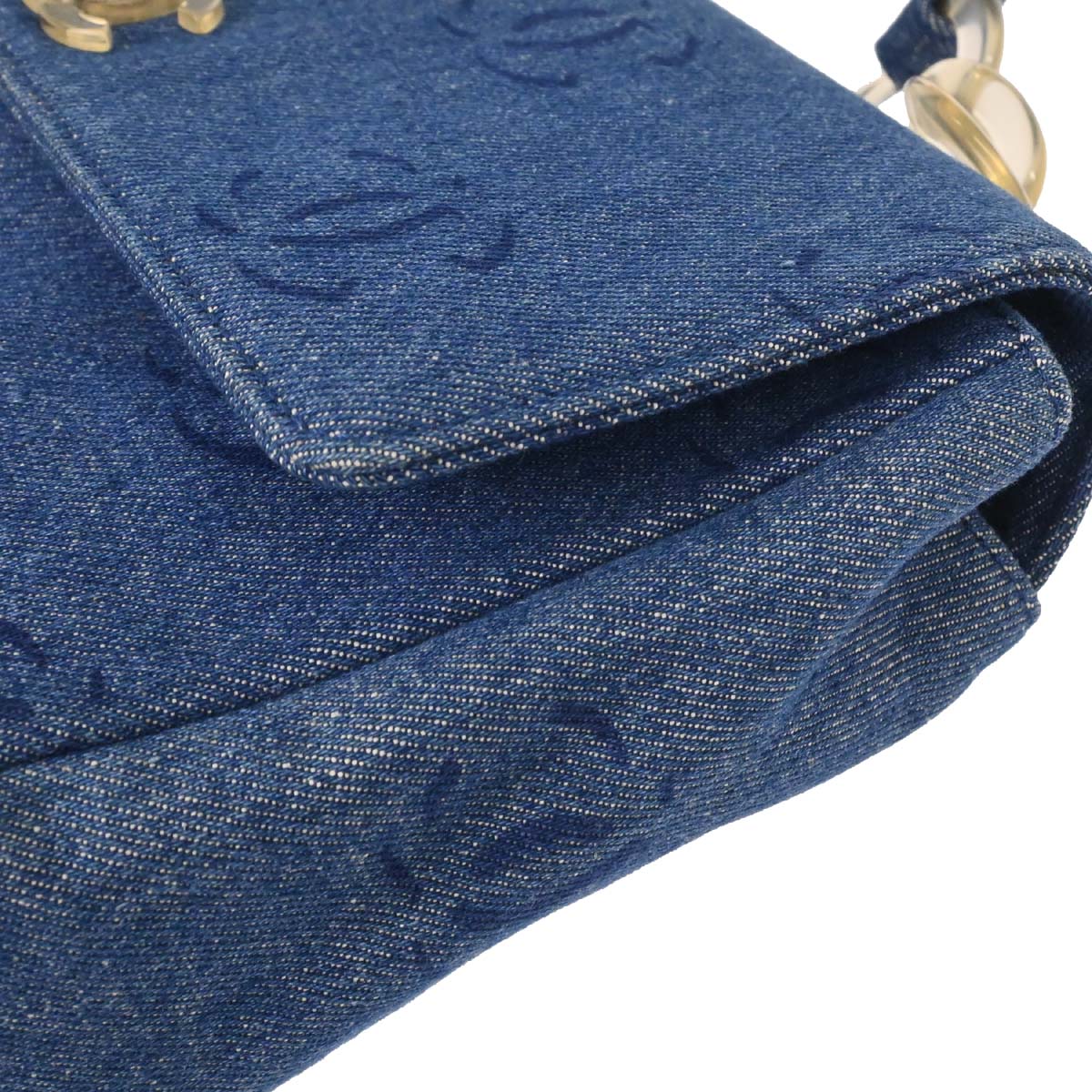 Chanel 2002-2003 Blue Denim Acrylic Chain Straight Flap Shoulder Bag