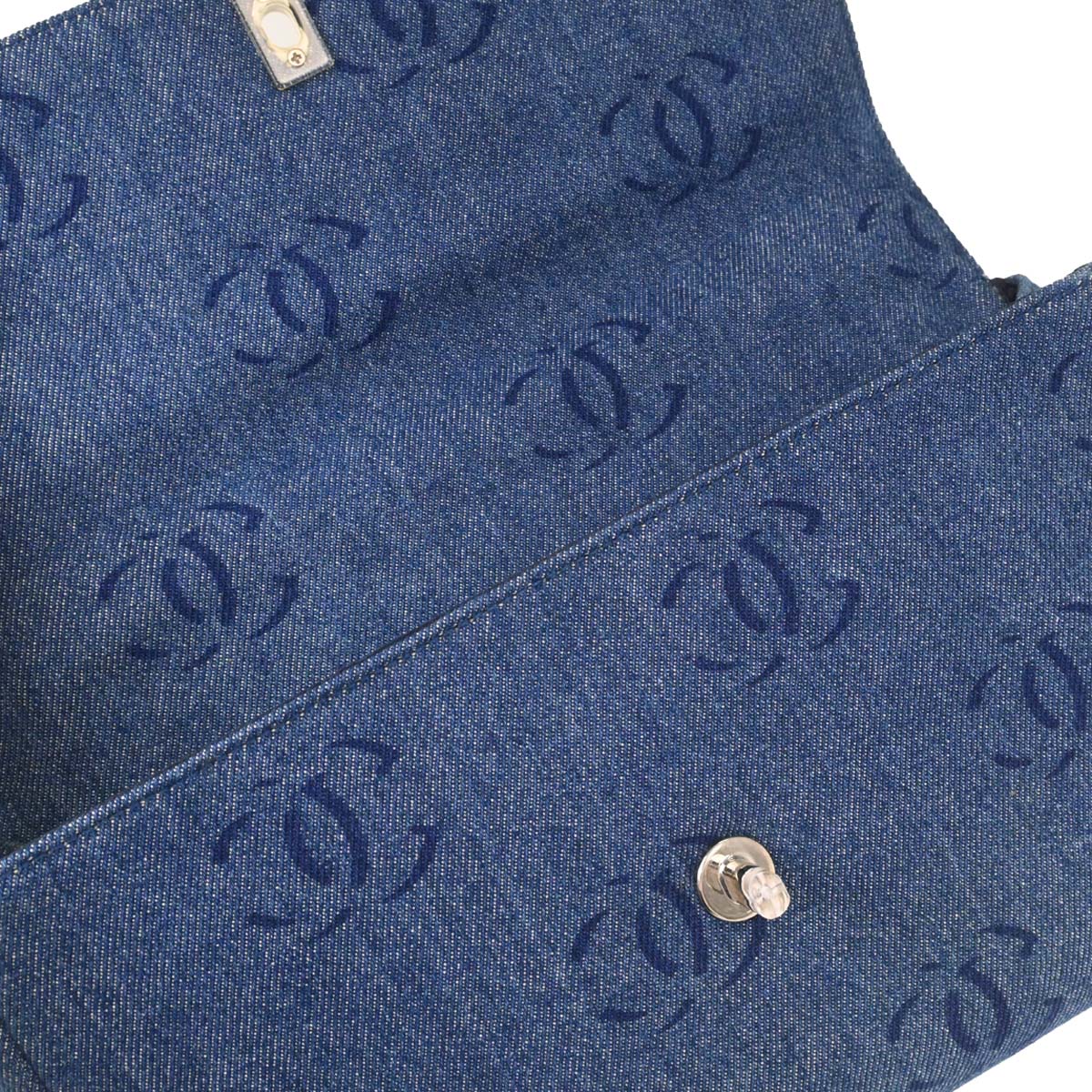 Chanel 2002-2003 Blue Denim Acrylic Chain Straight Flap Shoulder Bag