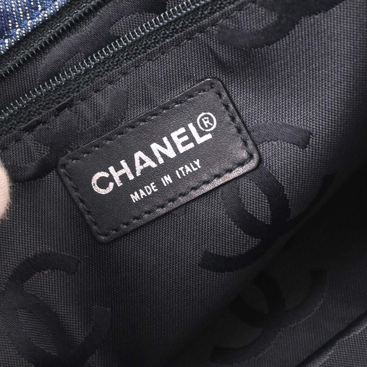 Chanel 2002-2003 Blue Denim Acrylic Chain Straight Flap Shoulder Bag
