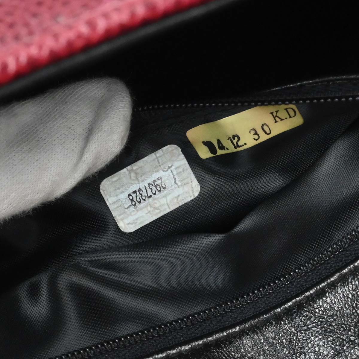 Chanel 1991-1994 Bordeaux Caviar Skin Shoulder Bag