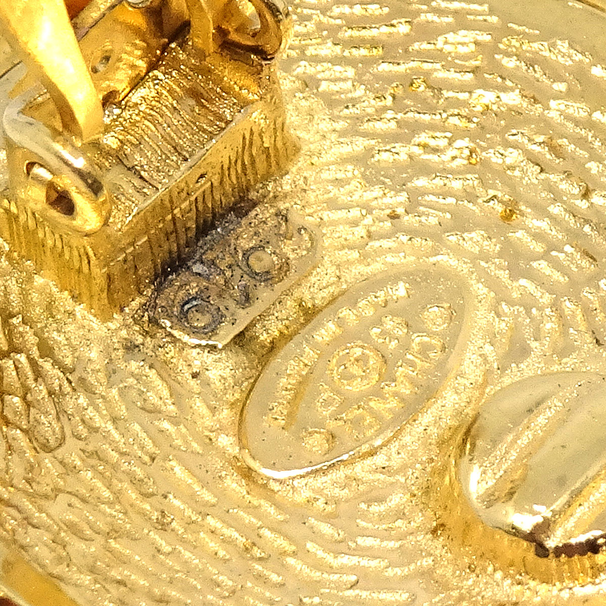 Chanel Button Clip-On Earrings Gold 2919/93P