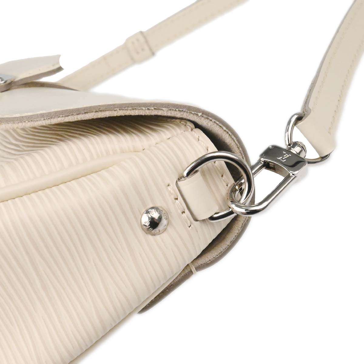 Louis Vuitton White Epi Pochette Montaigne Handbag M5929J