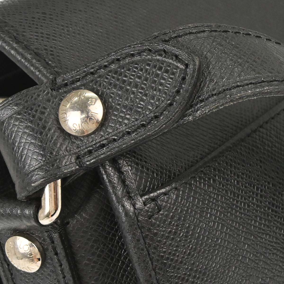 Louis Vuitton Black Taiga Andrei Shoulder Bag M32482