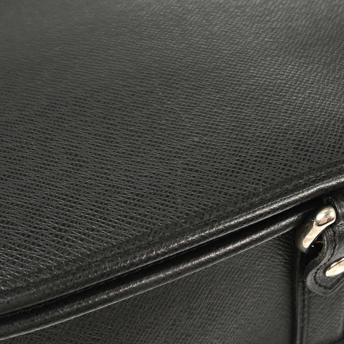 Louis Vuitton Black Taiga Andrei Shoulder Bag M32482