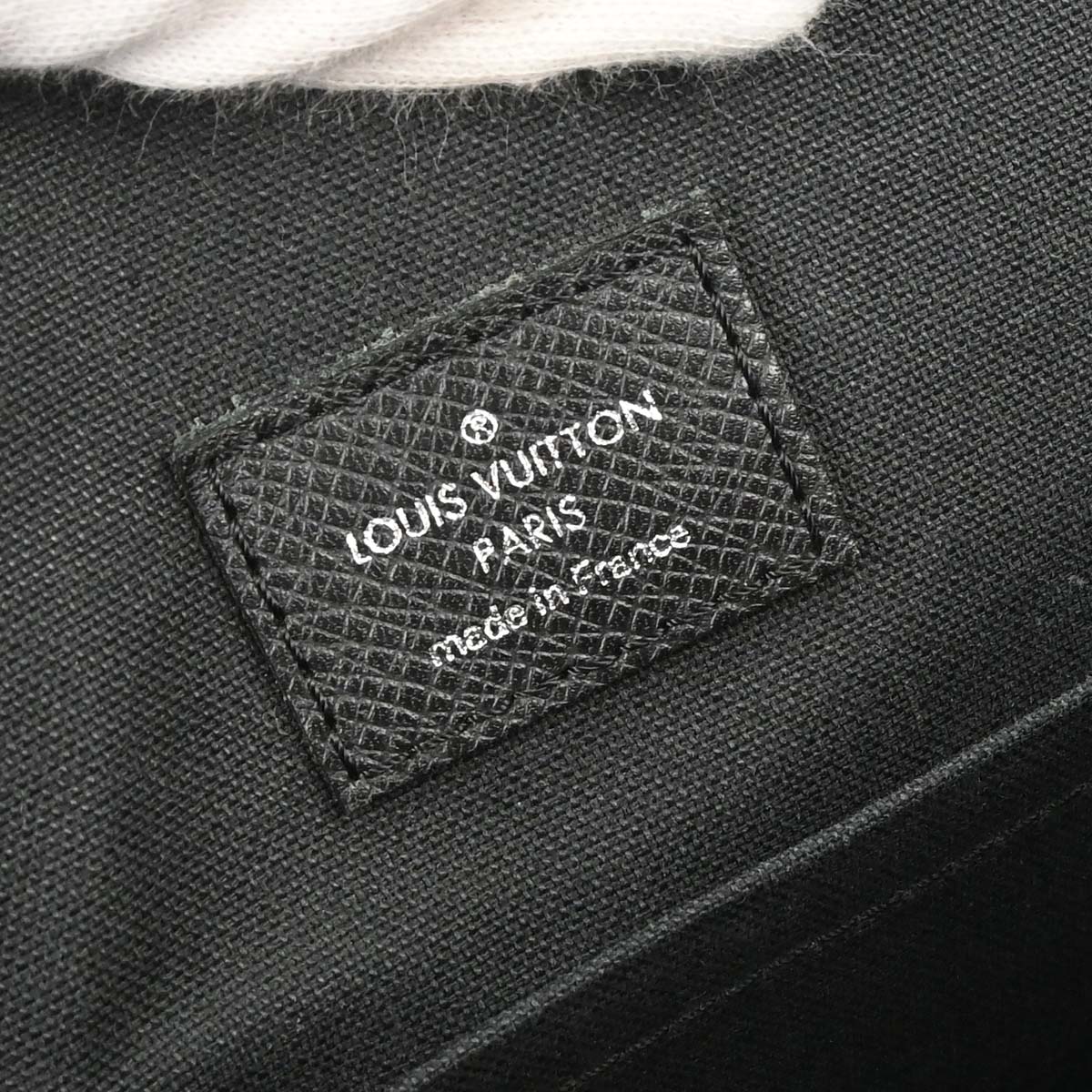 Louis Vuitton Black Taiga Andrei Shoulder Bag M32482