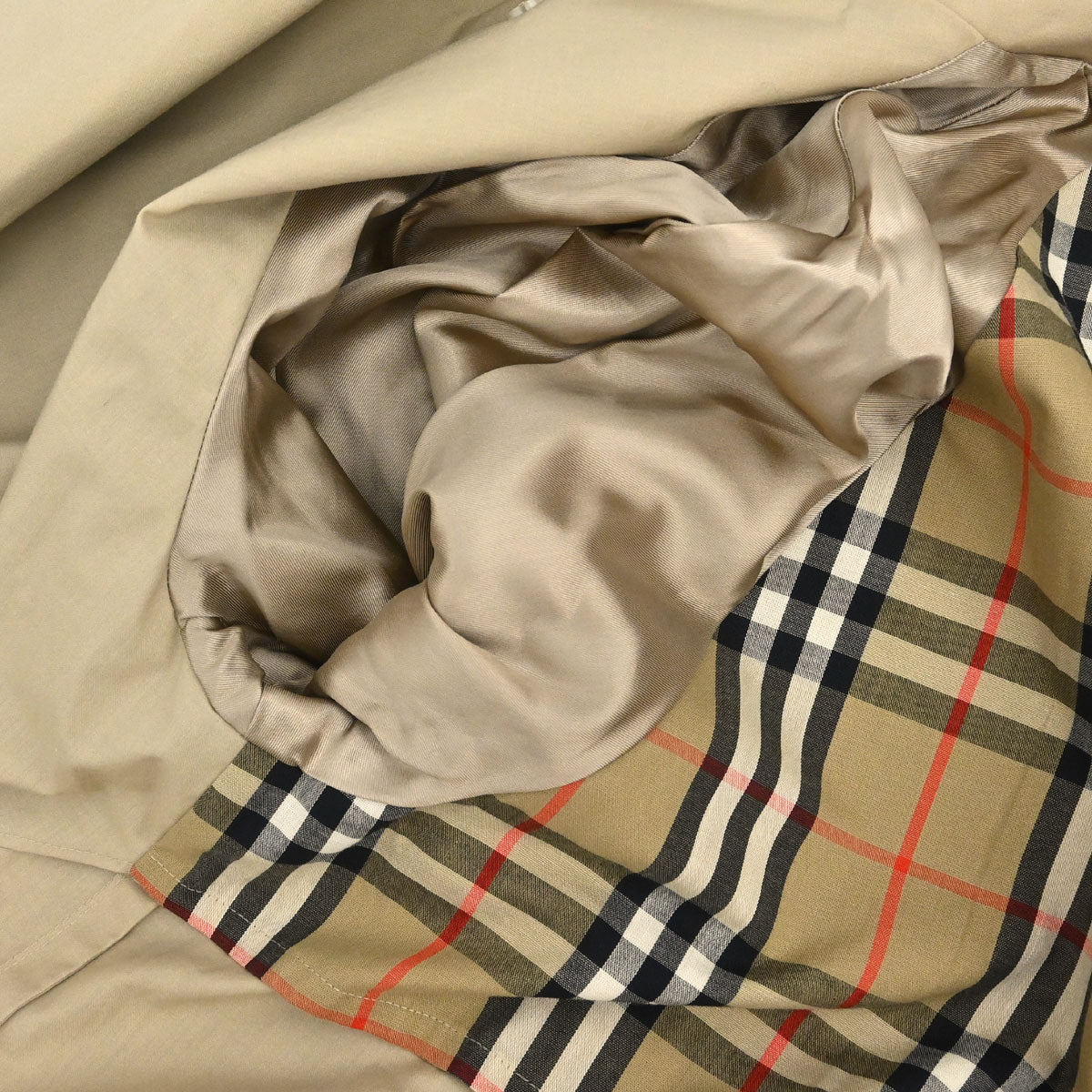 Burberrys Trench Coat Beige #S40
