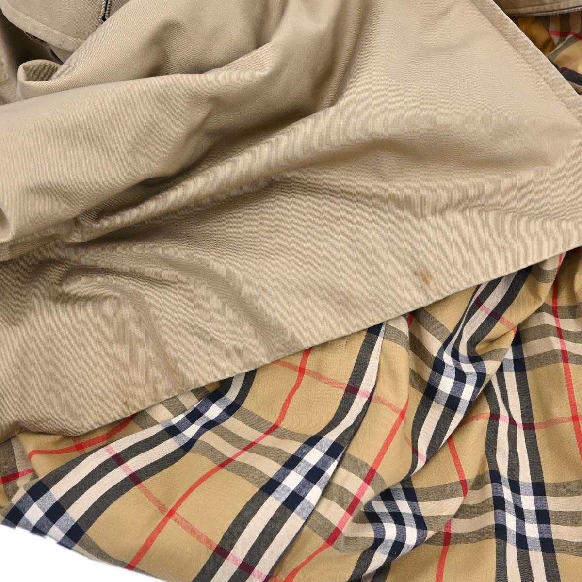 Burberrys Trench Coat Beige