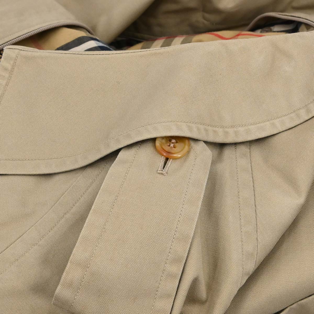 Burberrys Trench Coat Beige