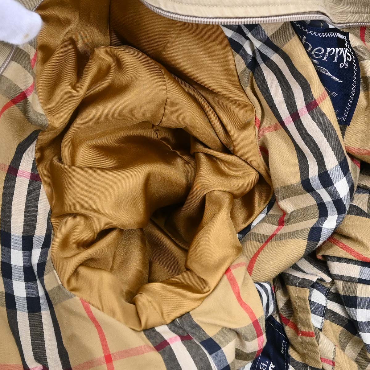 Burberrys Trench Coat Beige