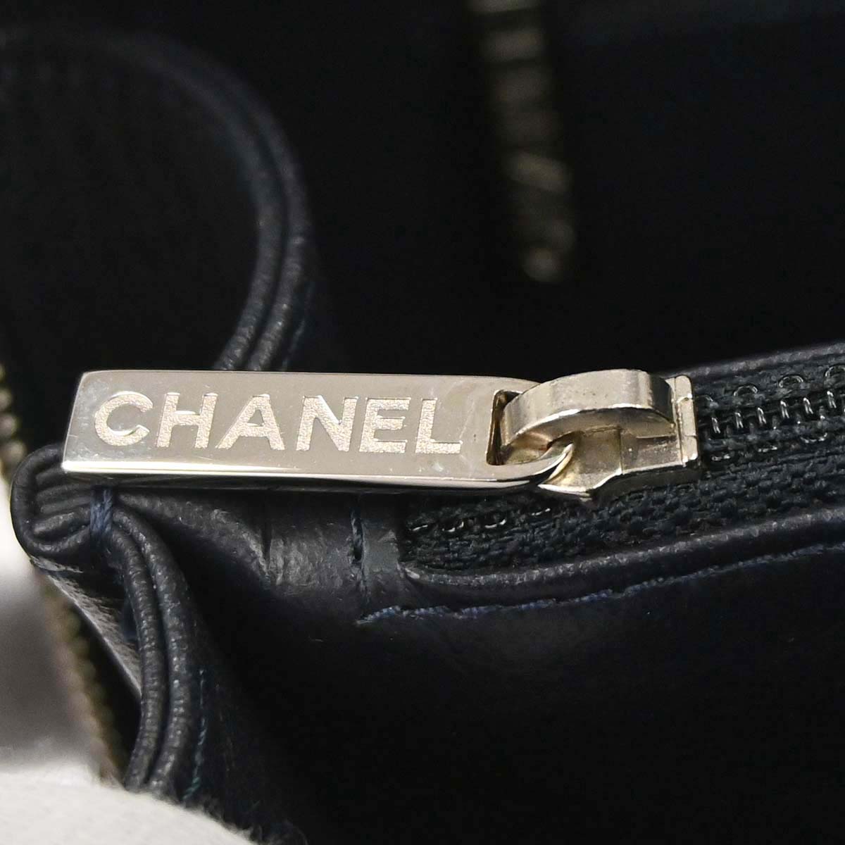 Chanel 2019 Navy Caviar Skin CC Filigree 2way Shoulder Vanity Handbag