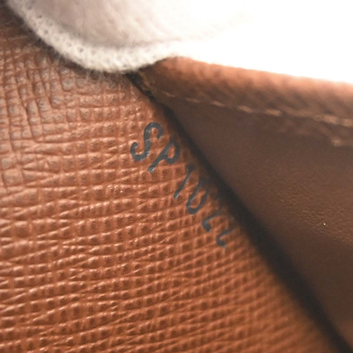 Louis Vuitton Porte Monnaie Billet Cartes Credit Wallet M61652