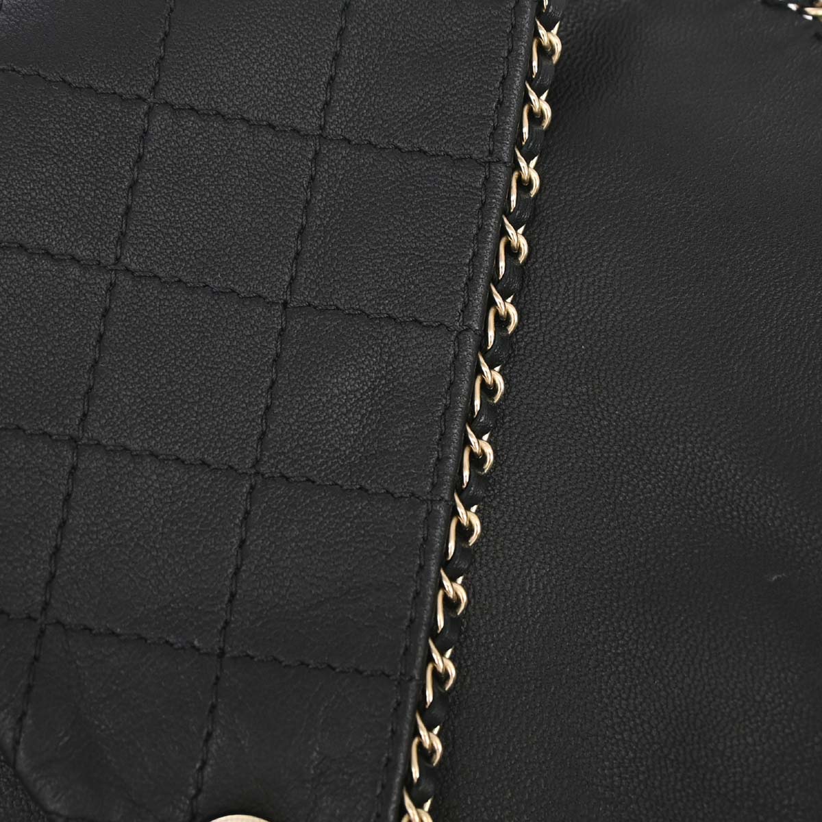 Chanel Black Lambskin Bandana 19 Small Good