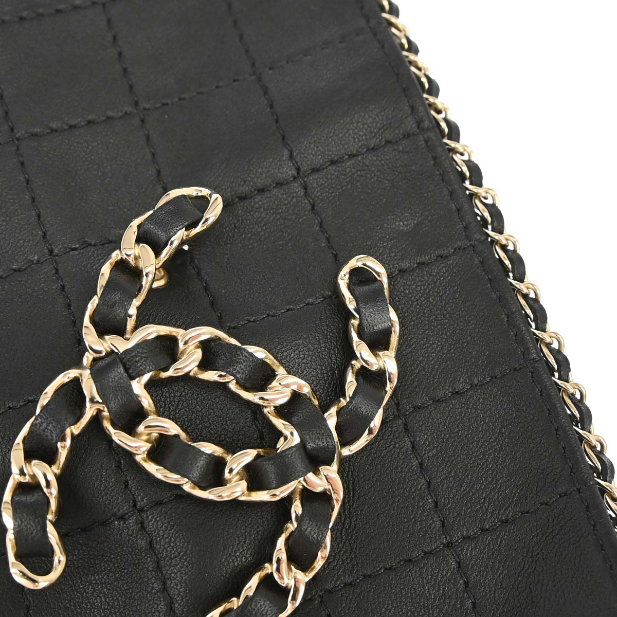 Chanel Black Lambskin Bandana 19 Small Good