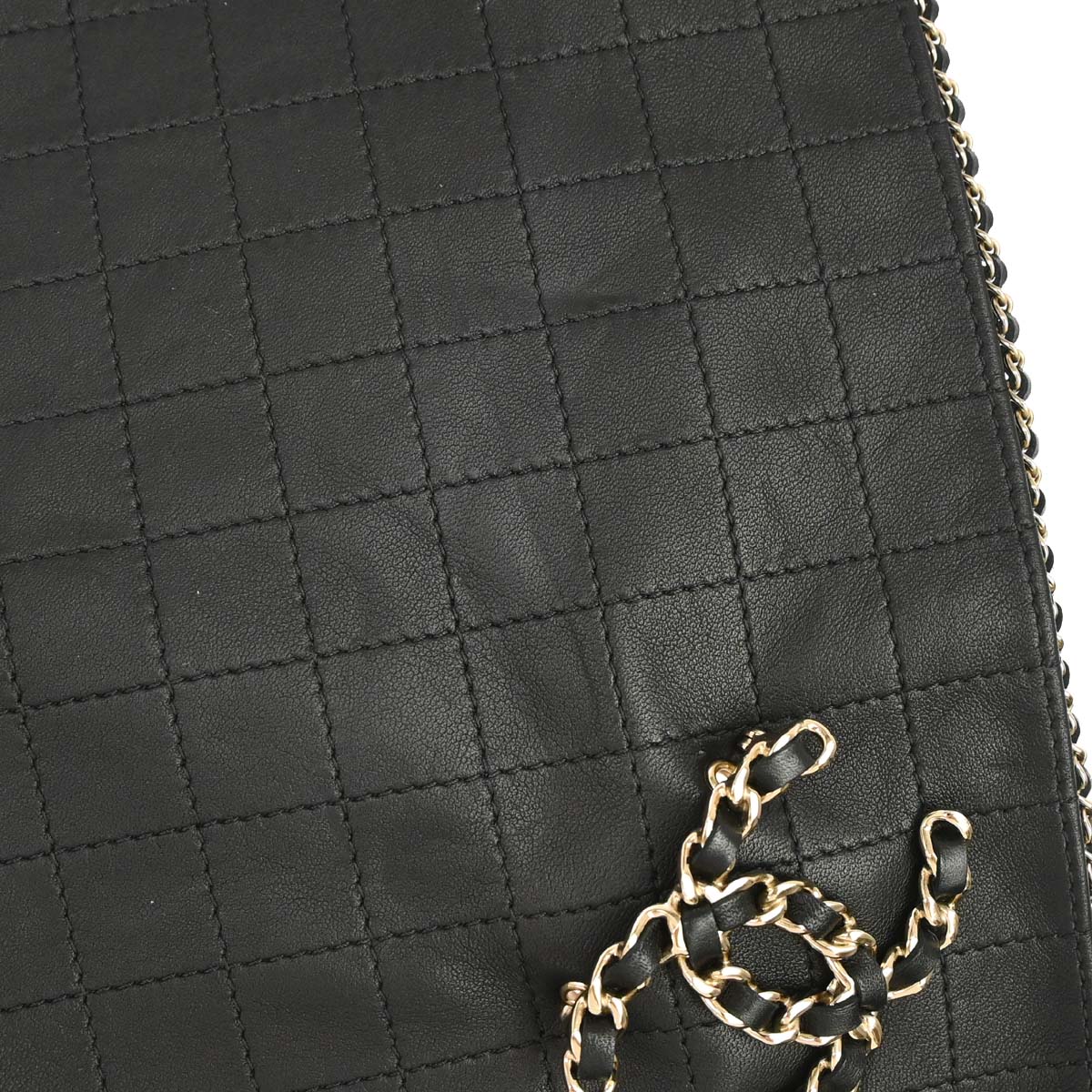 Chanel Black Lambskin Bandana 19 Small Good
