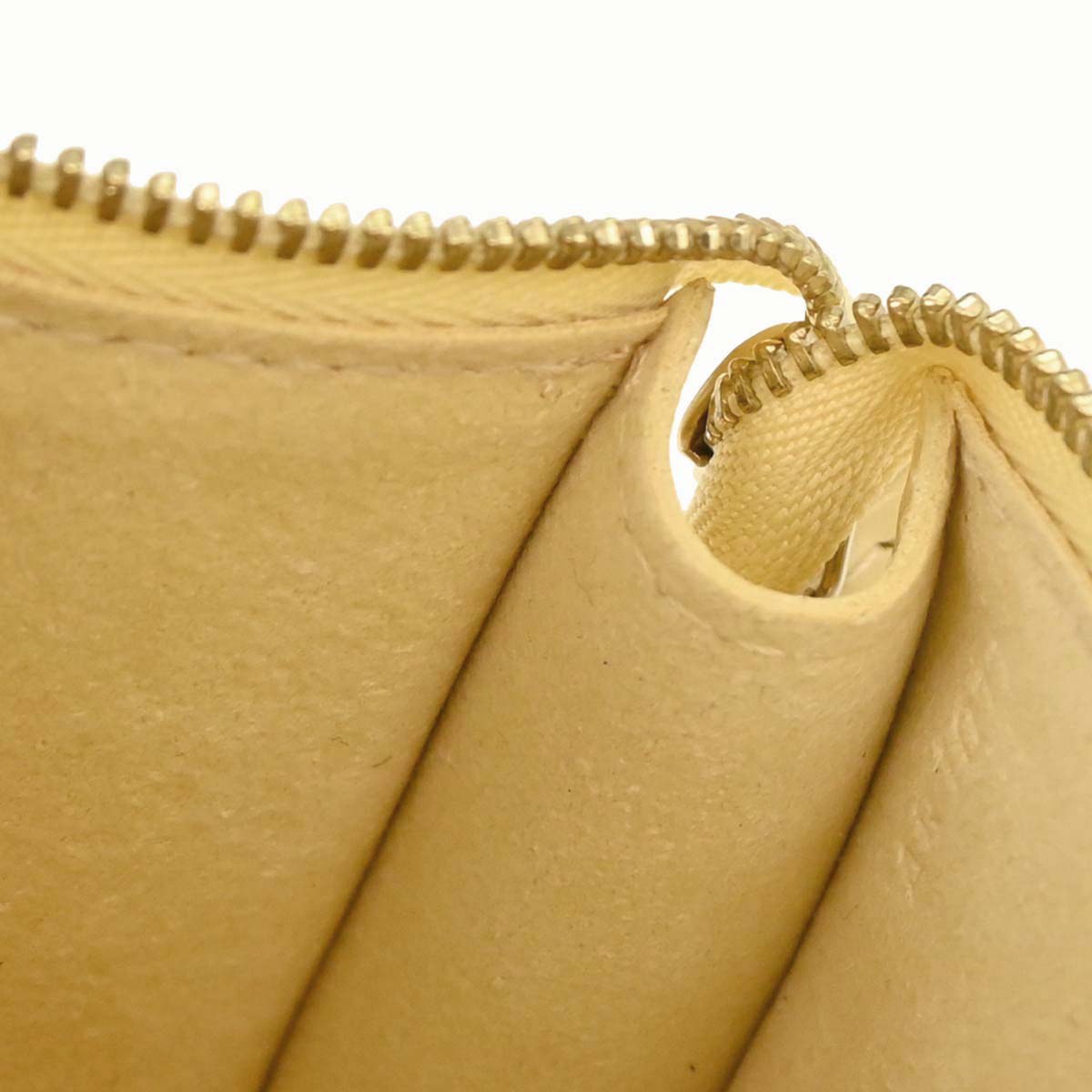 Louis Vuitton White Epi Pochette Accessoires 24 Handbag M5294A
