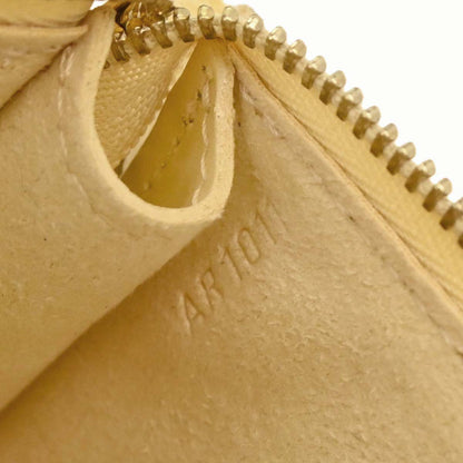 Louis Vuitton White Epi Pochette Accessoires 24 Handbag M5294A