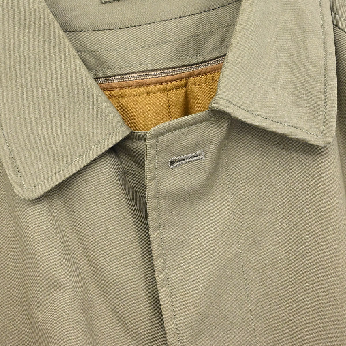 Burberrys Trench Coat Khaki