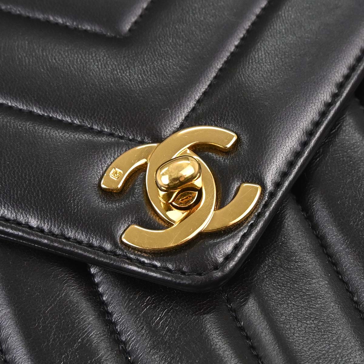 Chanel 1991-1994 Black Lambskin Chevron Mademoiselle Single Flap Shoulder Bag
