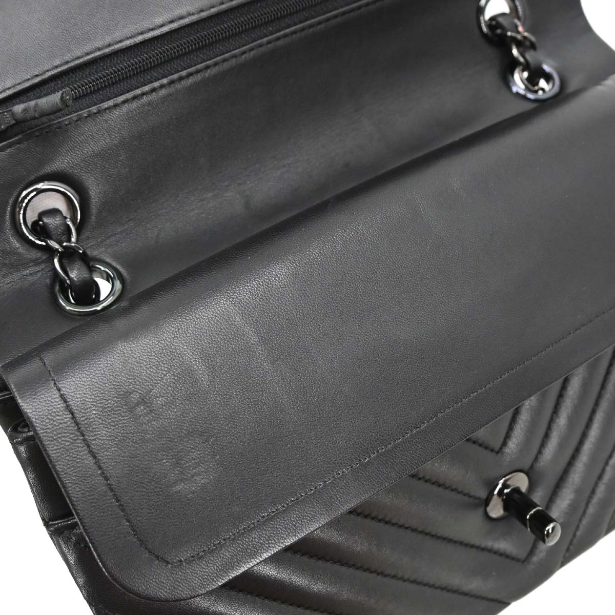 Chanel 2015-2016 Black Lambskin Chevron Medium Classic Double Flap Shoulder Bag