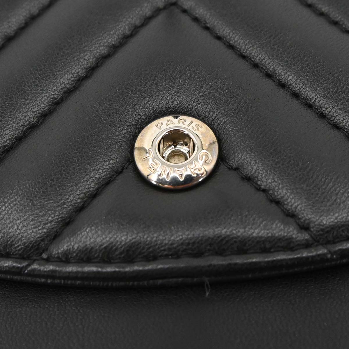Chanel 2015-2016 Black Lambskin Chevron Medium Classic Double Flap Shoulder Bag