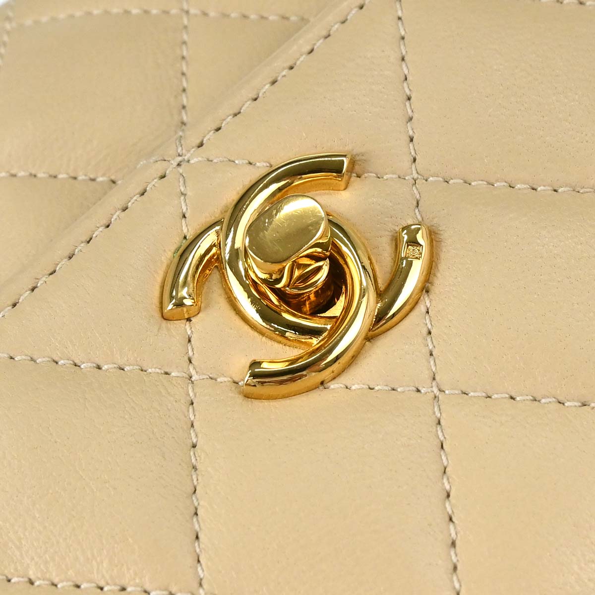 Chanel 1989-1991 Beige Lambskin Straight Flap Shoulder Bag