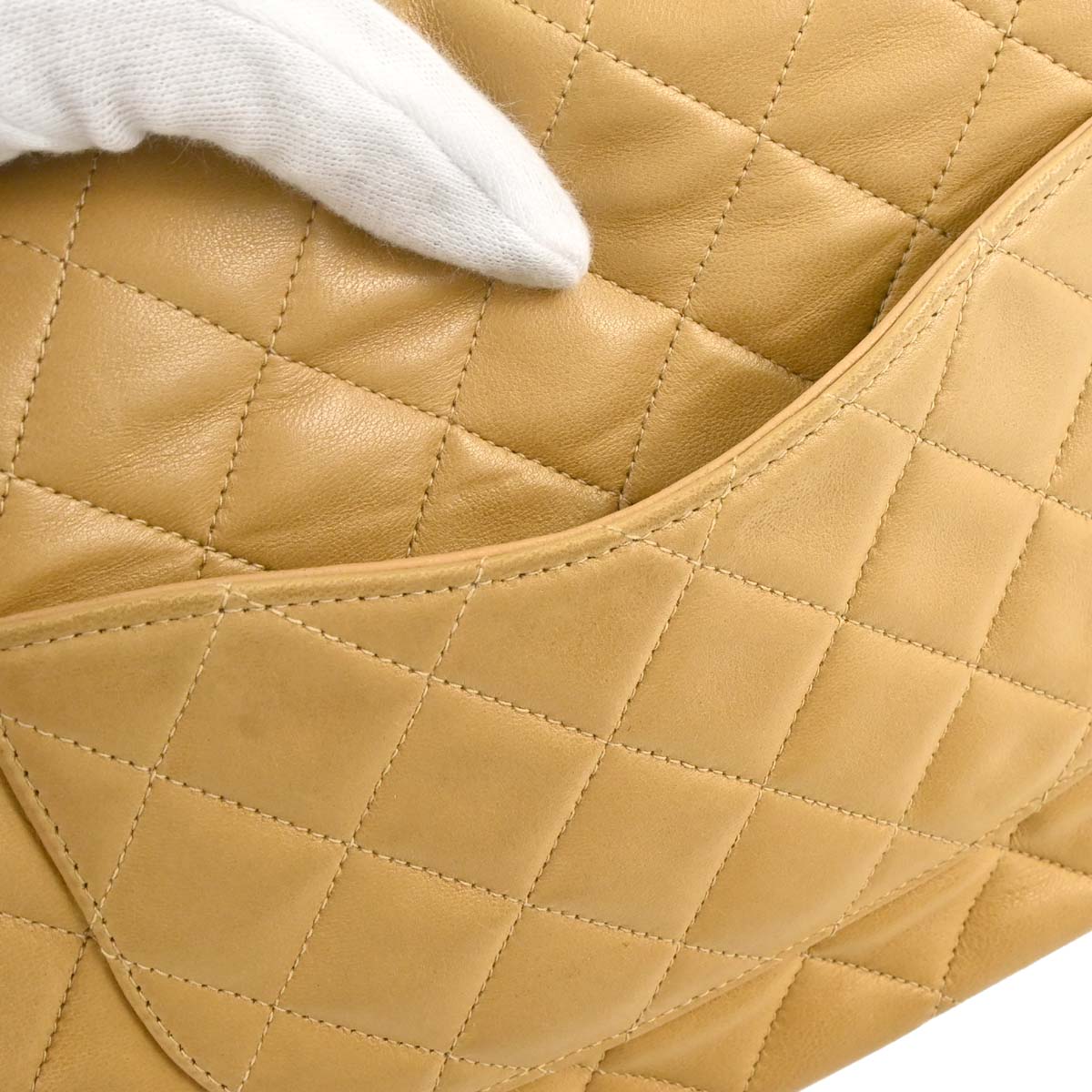 Chanel 1997-1999 Beige Lambskin Medium Classic Double Flap Shoulder Bag