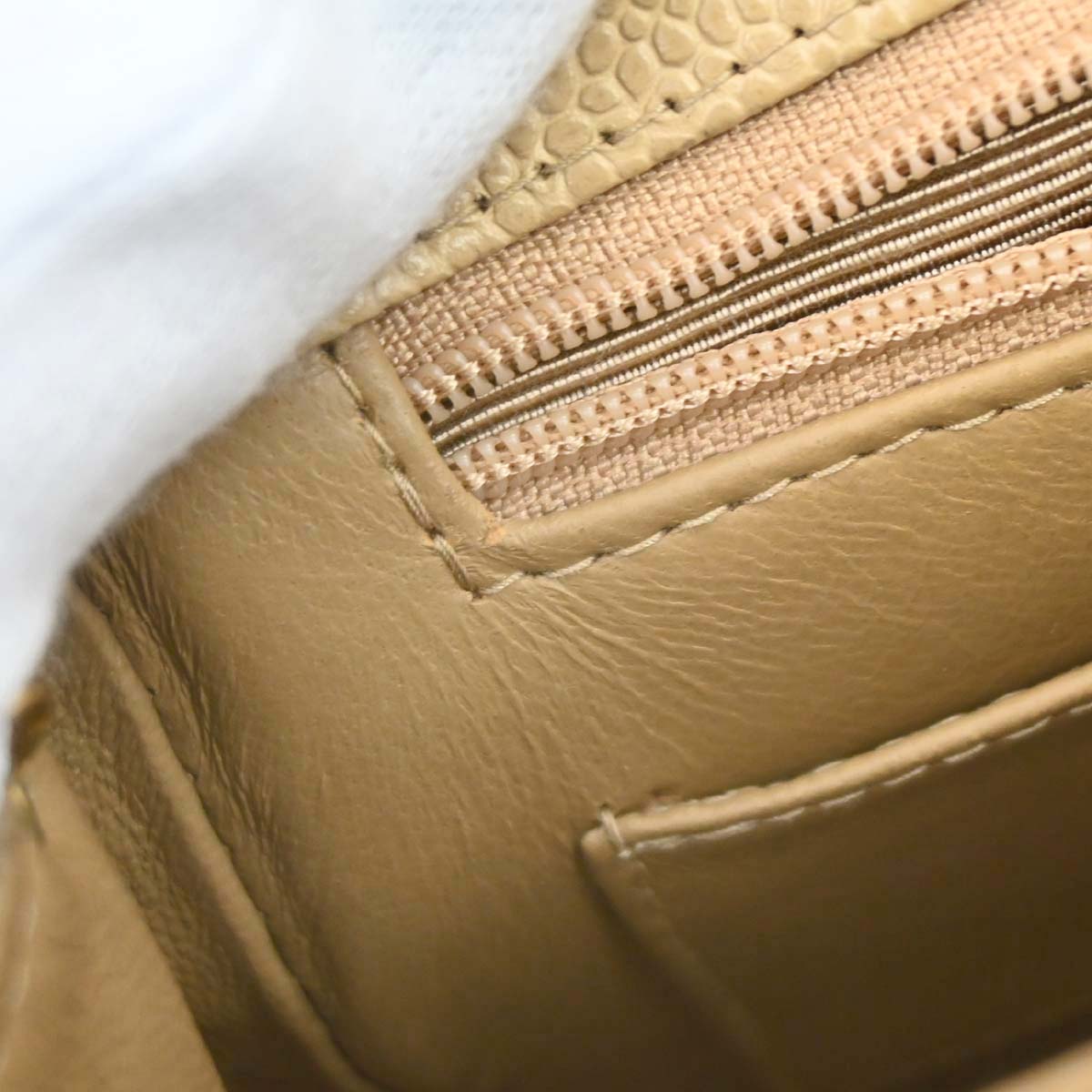 Chanel 1994-1996 Beige Caviar Skin Small Diana Shoulder Bag
