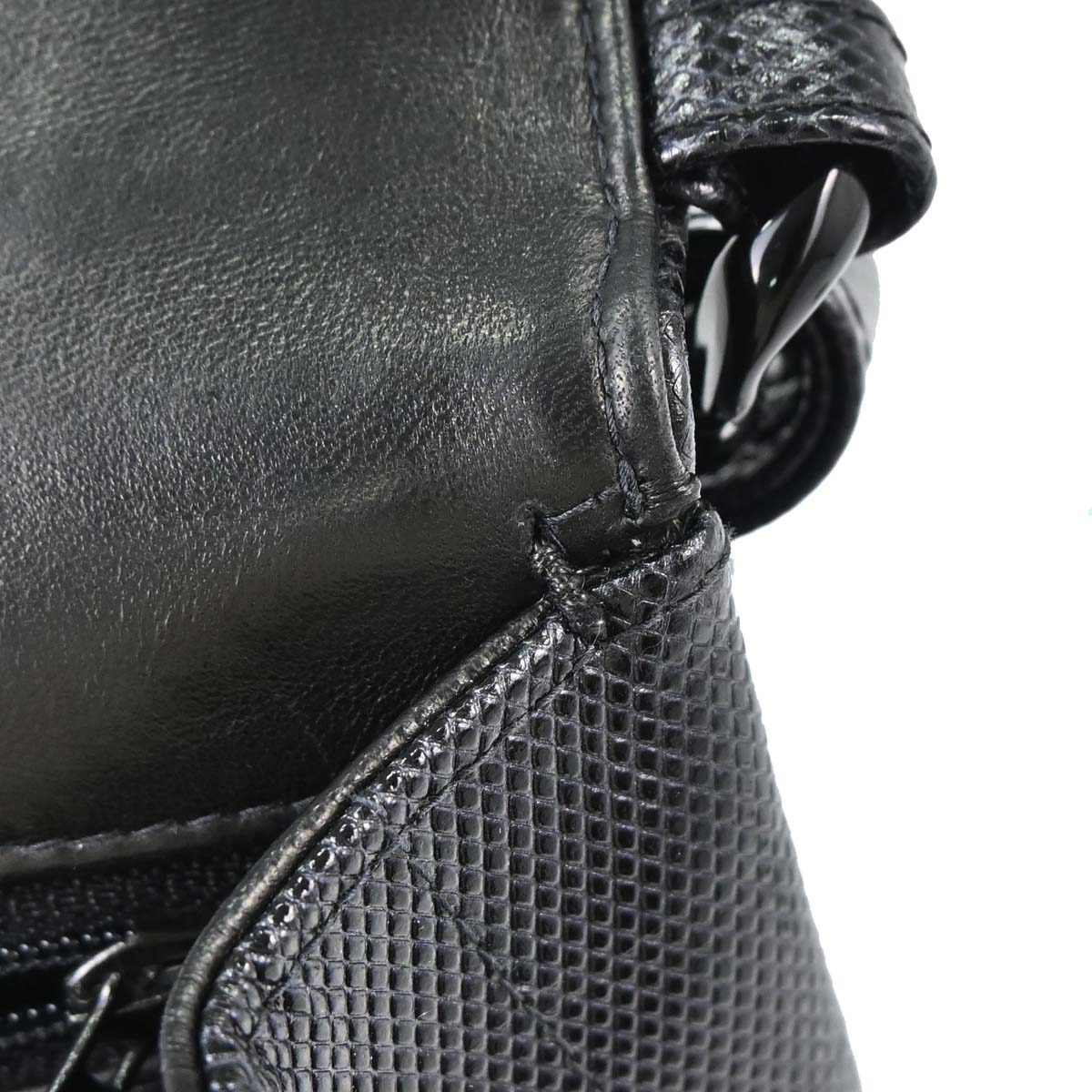 Chanel 1996-1997 Black Lizard-Embossed Calfskin Handbag