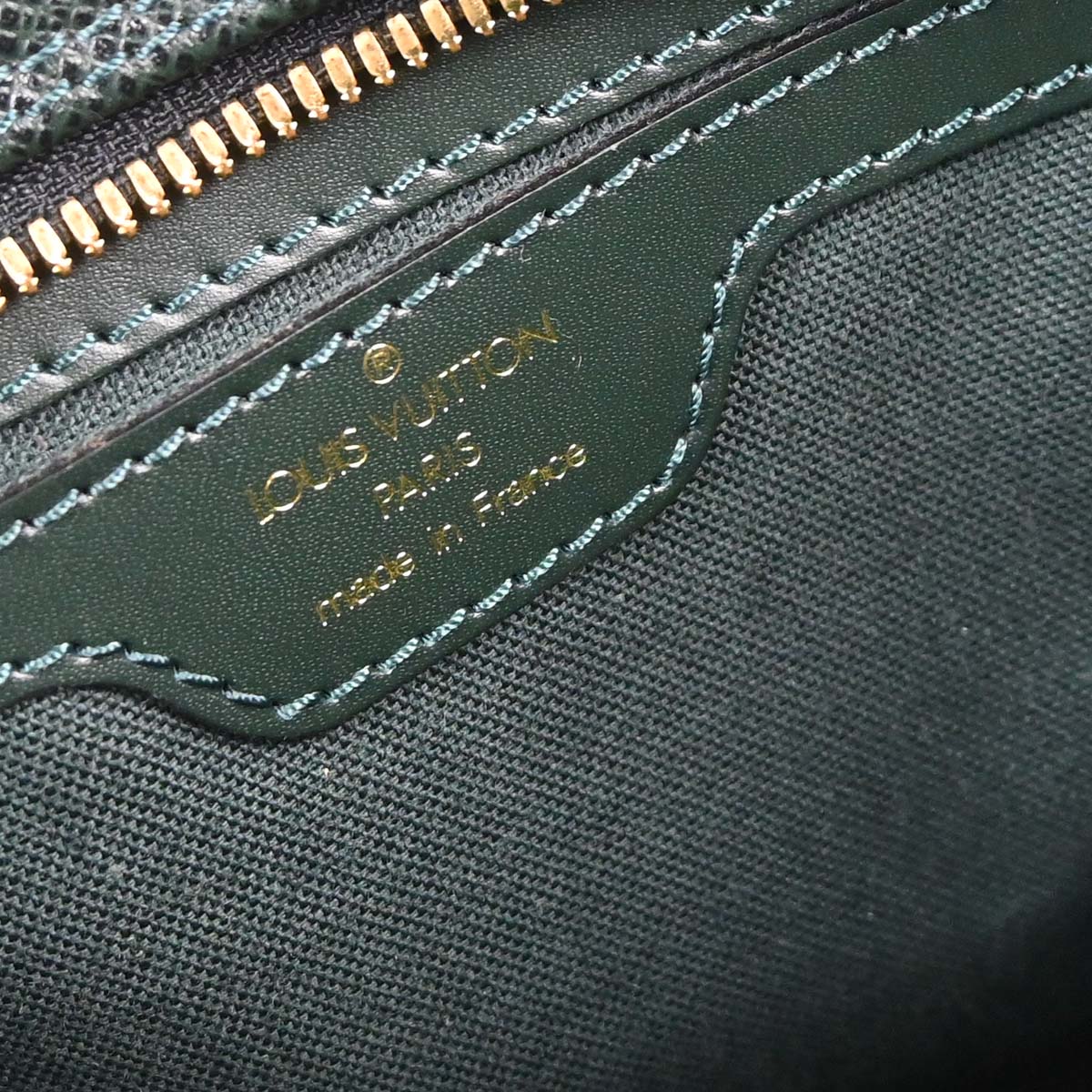 Louis Vuitton 1997 Green Taiga Reporter PM Shoulder Bag M30154
