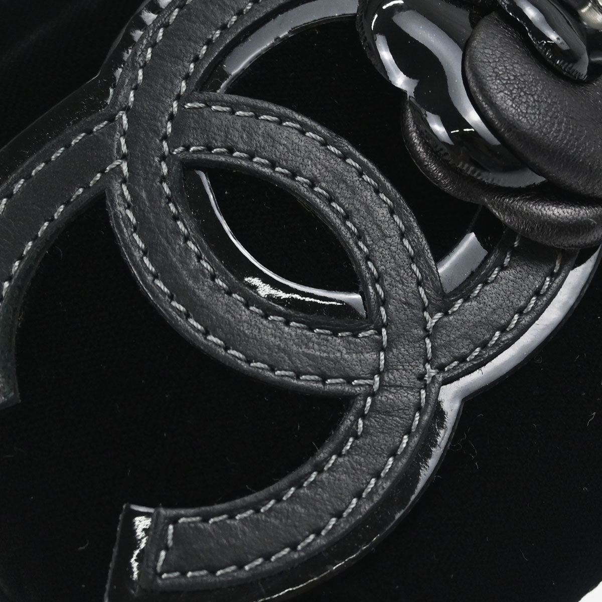 Chanel 2005-2006 Black Velvet Camellia No.5 CC Handbag