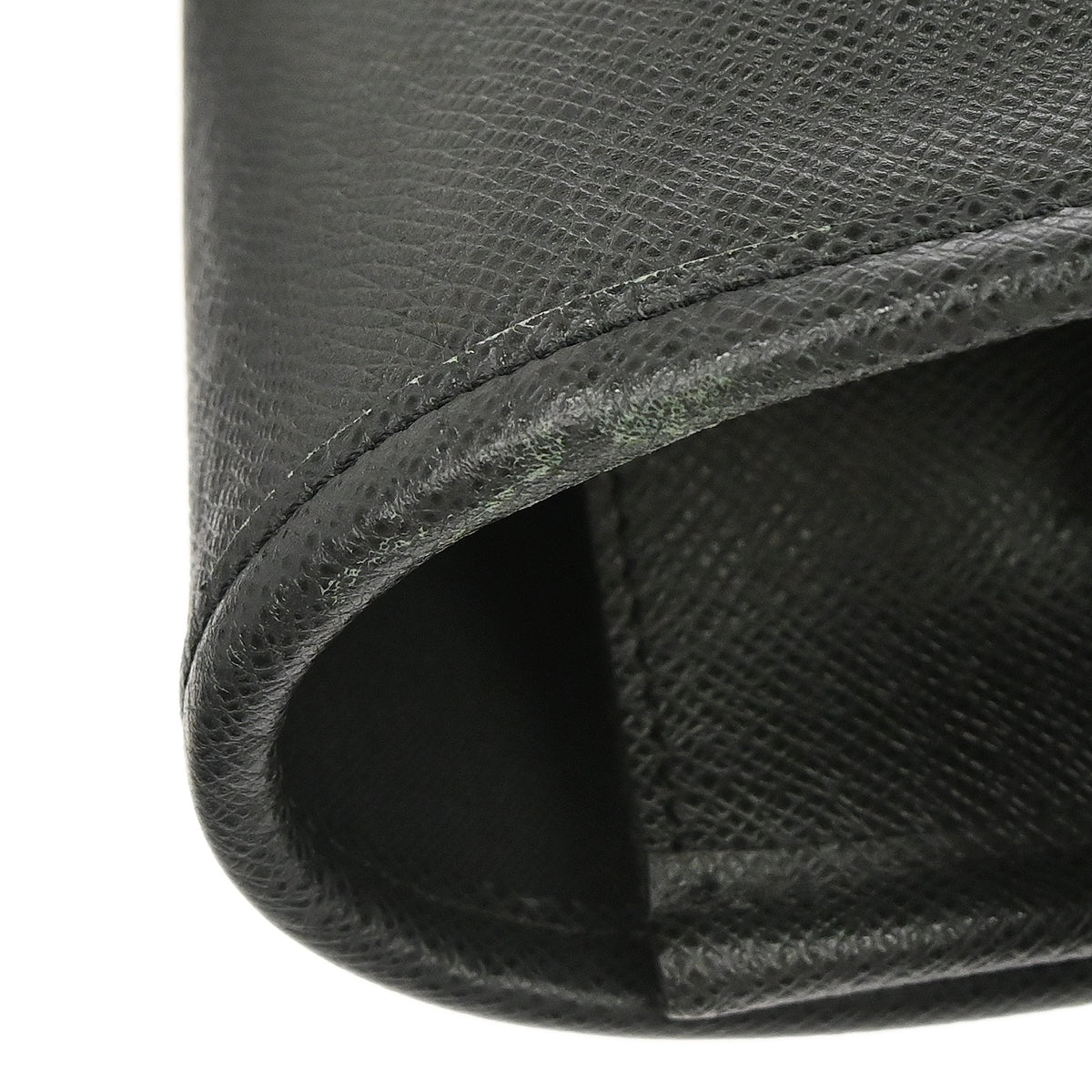 Louis Vuitton 2008 Black Taiga Alexei Messenger Shoulder Bag M32472