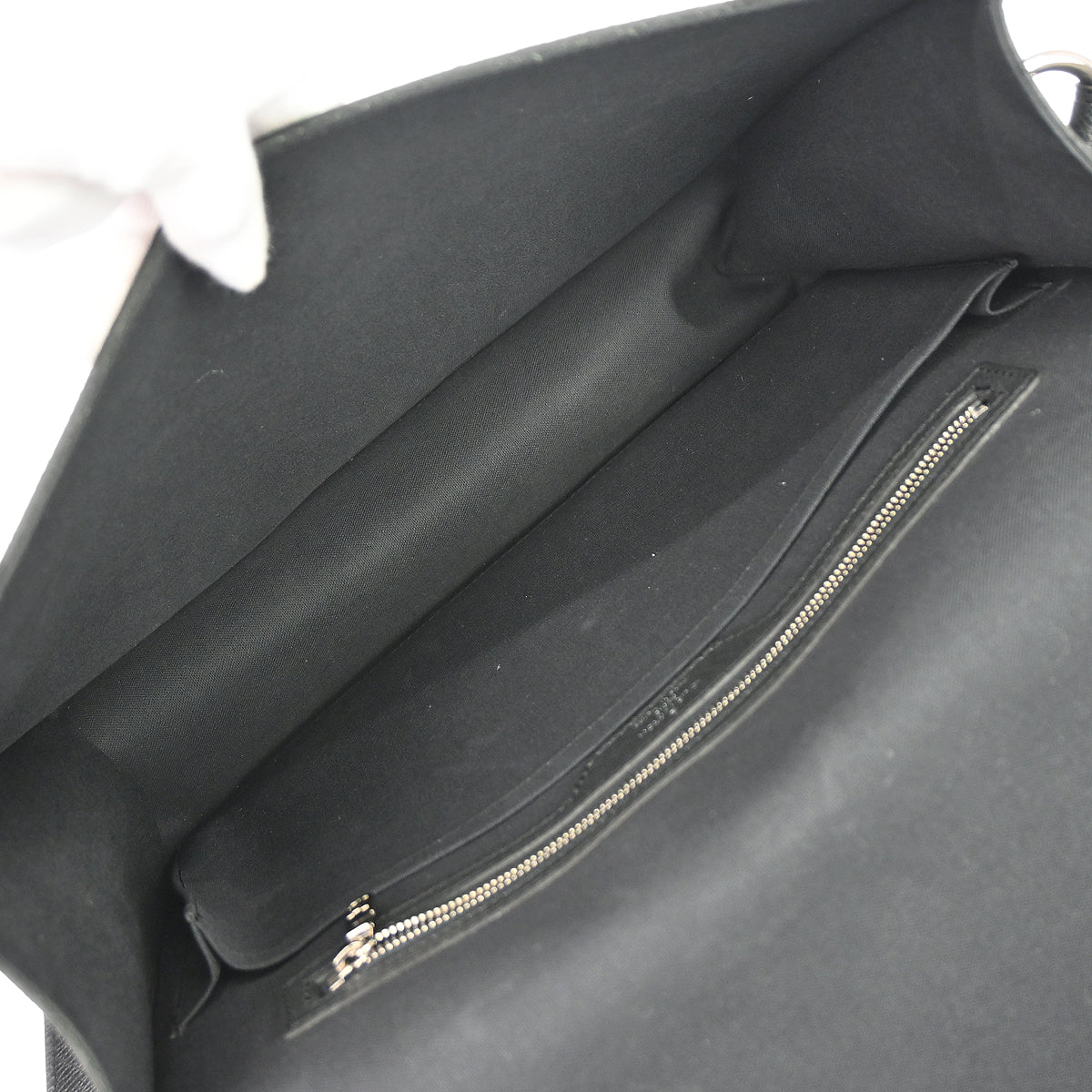 Louis Vuitton 2008 Black Taiga Alexei Messenger Shoulder Bag M32472