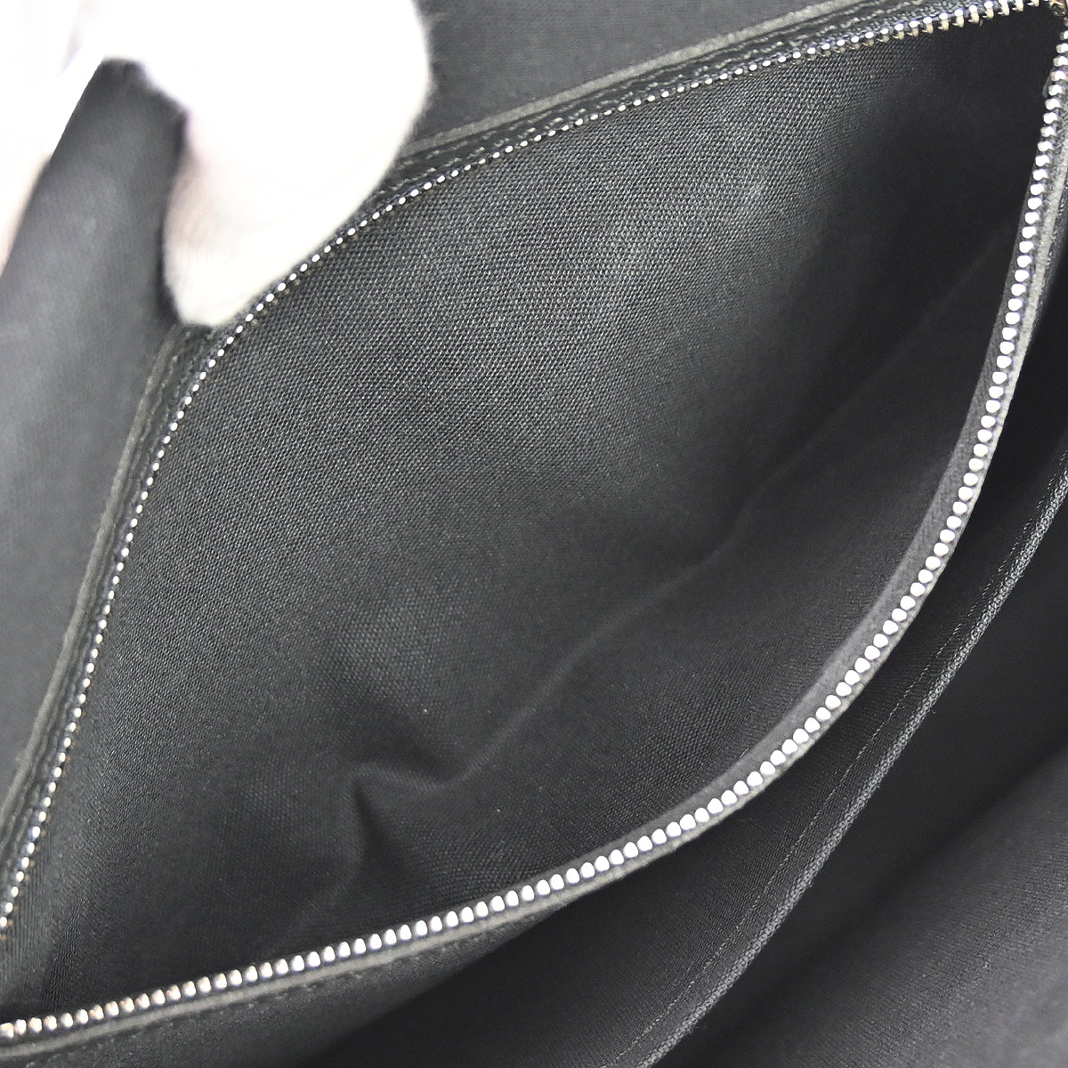 Louis Vuitton 2008 Black Taiga Alexei Messenger Shoulder Bag M32472