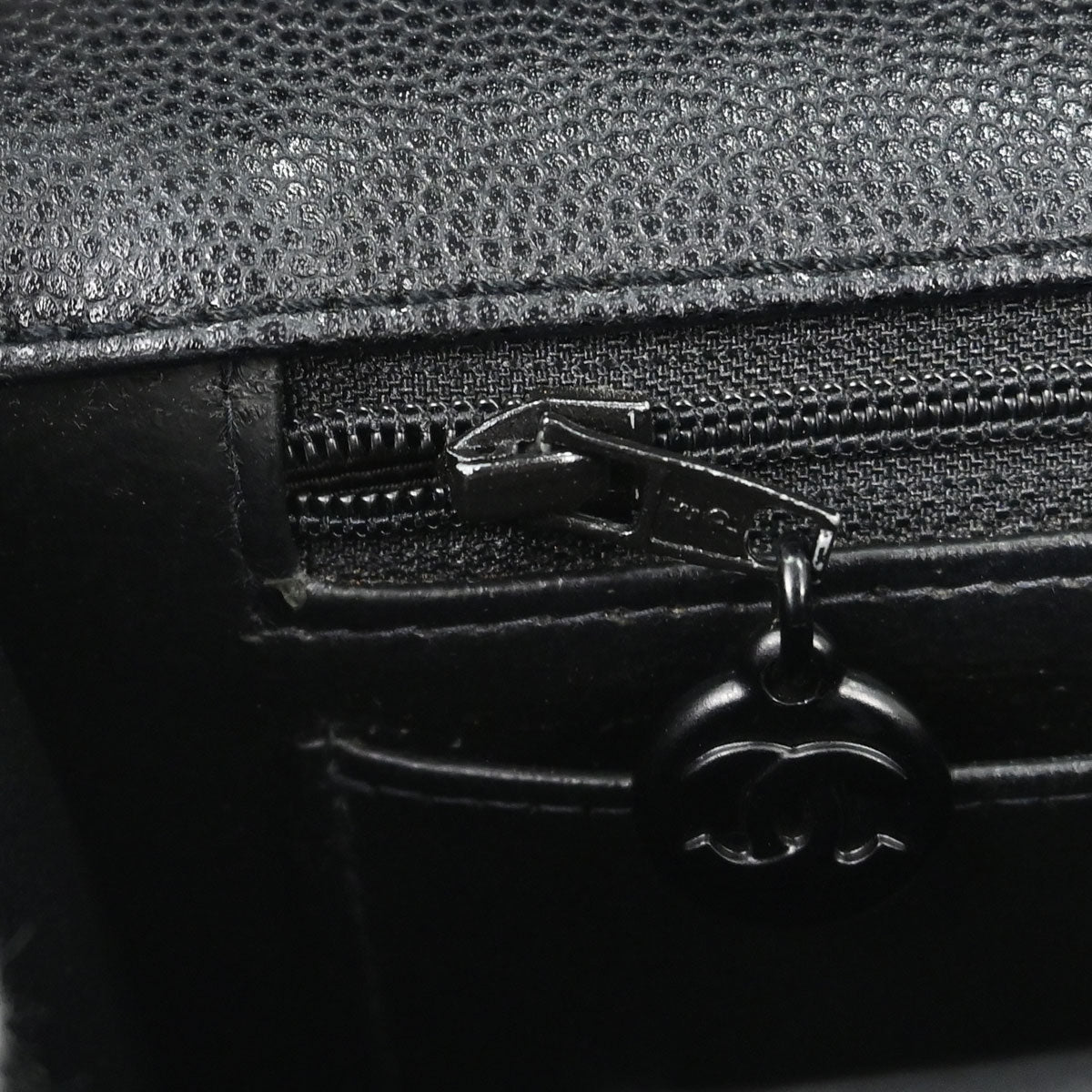 Chanel 1997-1999 Black Caviar Skin Shoulder Bag